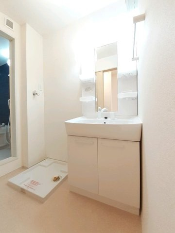 ＡＫＡＲＩの洗面所|明るい洗面所です