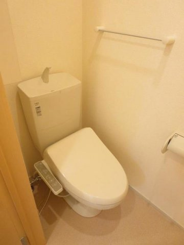 コンフォール矢三　Ｃのトイレ|落ち着いた色調のトイレです