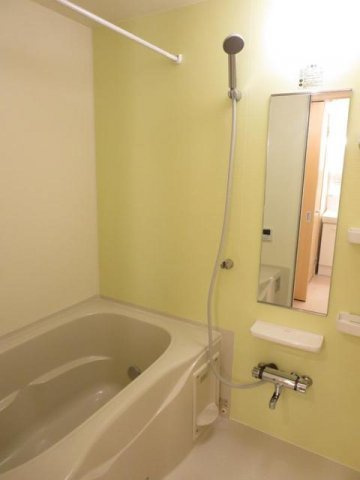 コンフォール矢三　Ｃの浴室|ゆったり過ごせるお風呂です