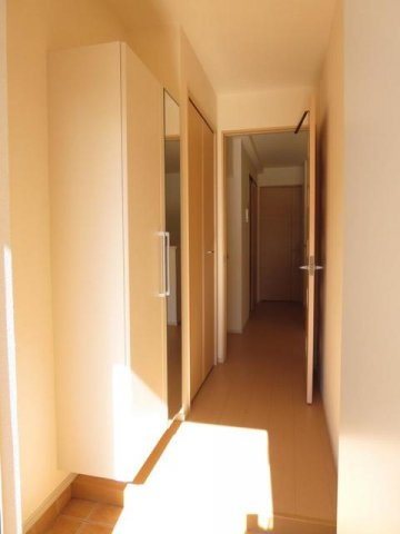 コンフォール矢三　Ｃの玄関|落ち着いた玄関です