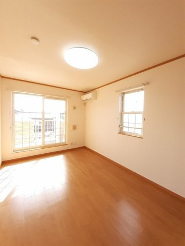 モーント　シャイン　Ｂの居間・リビング|こちらの居間で趣味の時間をお楽しみください