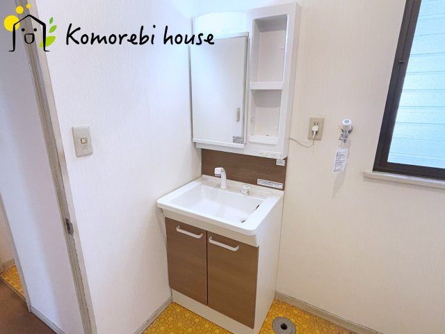 川島町八幡　中古一戸建ての独立洗面台|独立洗面台です