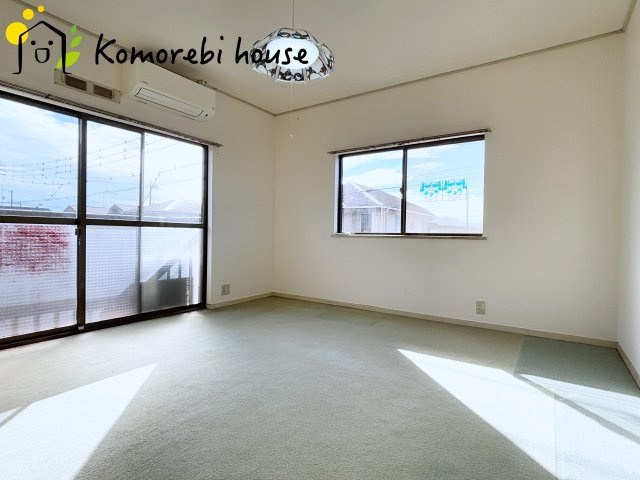 川島町八幡　中古一戸建ての寝室|8帖の洋室です