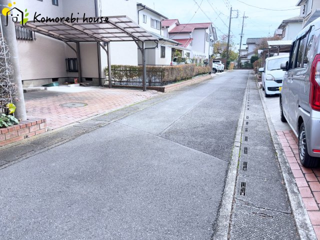 川島町八幡　中古一戸建ての前面道路含む現地写真|前面道路です