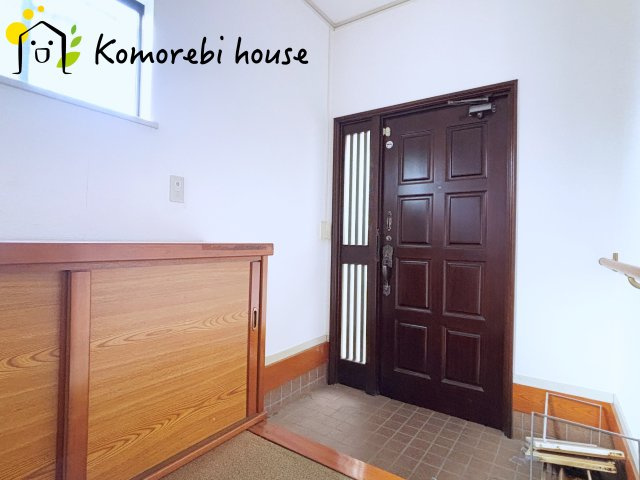 川島町八幡　中古一戸建ての玄関|室内側からみた玄関です