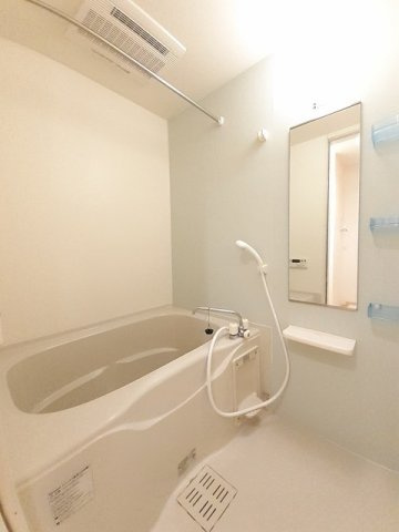 リバージュ　２の浴室|落ち着いた空間のお風呂です