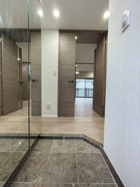 グランドロアール仙台西公園の玄関