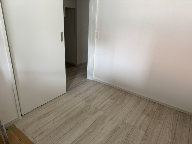横浜１丁目　新築戸建　３棟の洋室|１階　洋室3.3帖