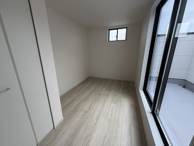 横浜１丁目　新築戸建　３棟の洋室|３階　洋室５帖
