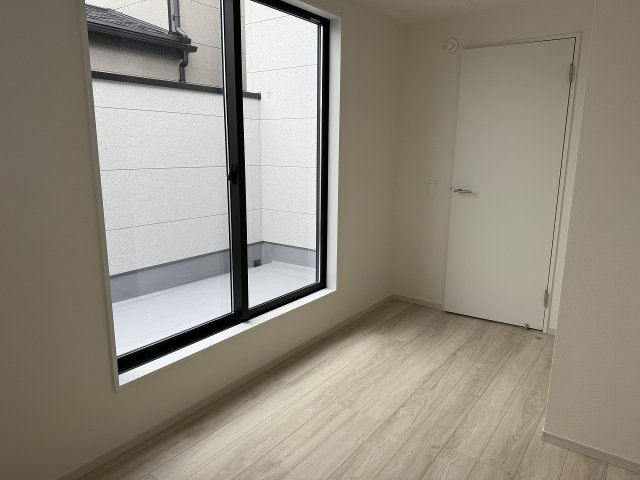 横浜１丁目　新築戸建　３棟の洋室|３階　洋室５帖