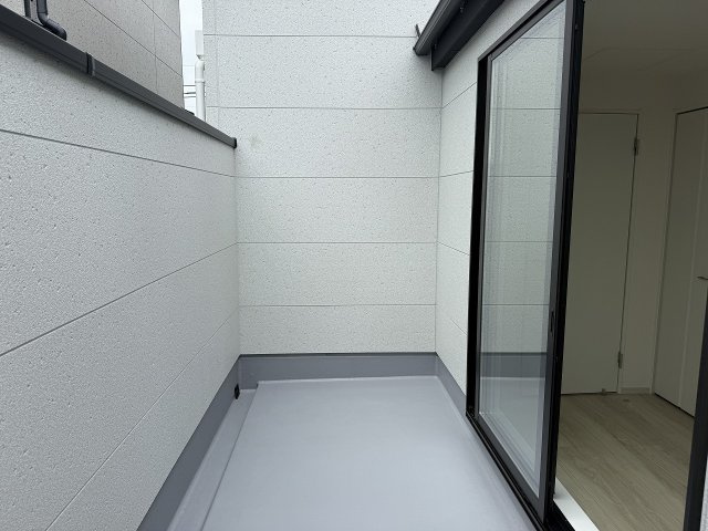 横浜１丁目　新築戸建　３棟のその他|３階　洋室５帖に面したバルコニー