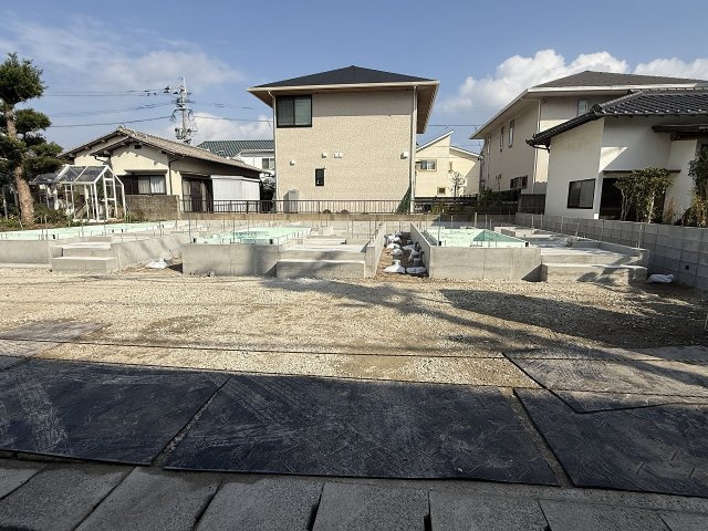 横浜１丁目　新築戸建　３棟の前面道路含む現地写真