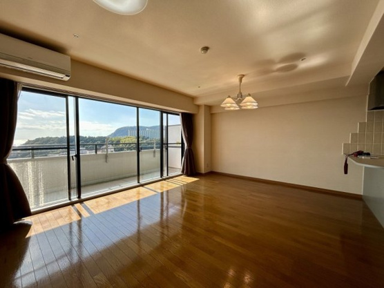 【居間・リビング】 | ライオンズヒルズ熱川第2