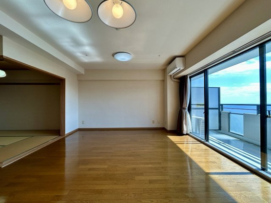 【居間・リビング】 | ライオンズヒルズ熱川第2