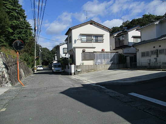 【前面道路含む現地写真】