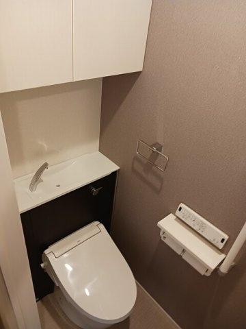 グレイスレジデンスのトイレ|ゆったりとした空間のトイレです
