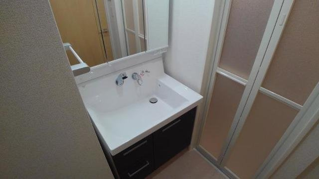 【洗面所】 | アンドーバーテラス識名 | 使いやすい洗面所です