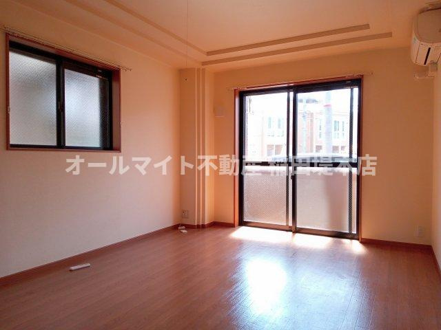 多摩市一ノ宮２丁目のアパートの居間・リビング