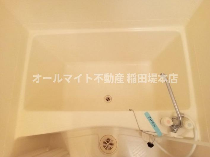 多摩市一ノ宮２丁目のアパートの浴室