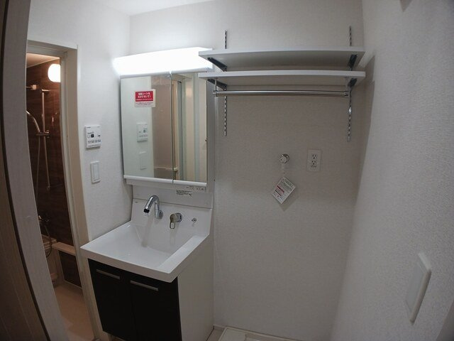 【洗面所】 | サンリット　牧志 | スペースが確保できる洗面所です