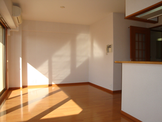 グランドール宝塚の居間・リビング