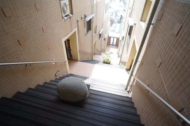 グランドール宝塚のエントランス