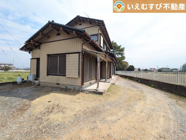 熊谷市柿沼　古屋付き売地の外観