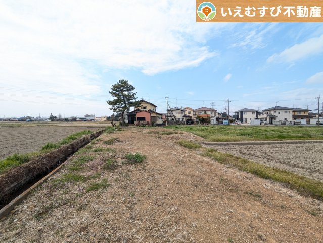 熊谷市柿沼　古屋付き売地の外観