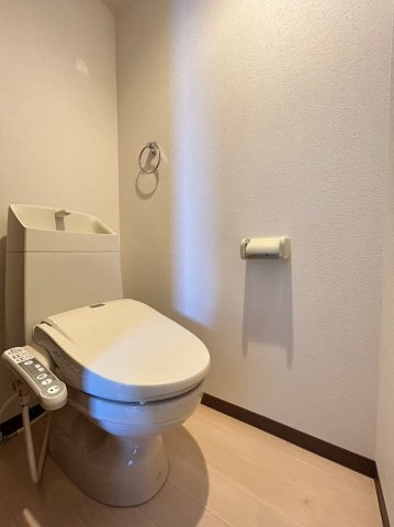 交野市星田８丁目の賃貸マンションのトイレ|ゆったりとした空間のトイレです