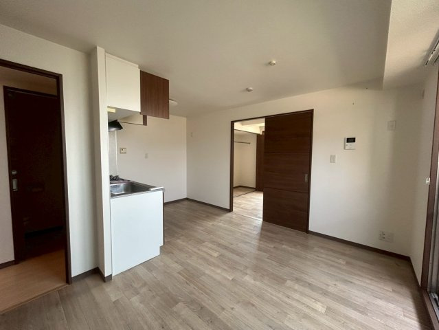 交野市星田８丁目の賃貸マンションの居間・リビング|ゆったり過ごせるリビングです