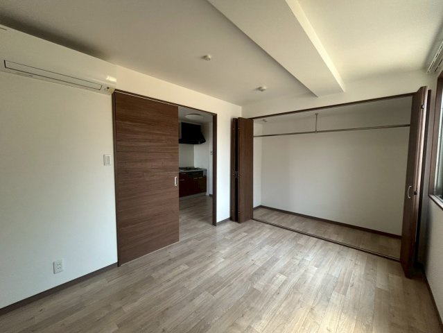 交野市星田８丁目の賃貸マンションの居間・リビング|ゆったりとした居間です