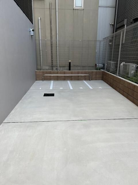 ベルシードアルファ押上イーストの駐車場