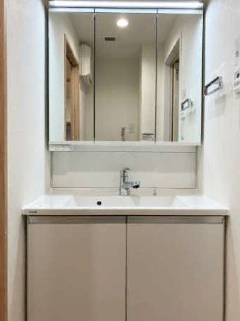 ベルドゥムール新越谷温泉の独立洗面台