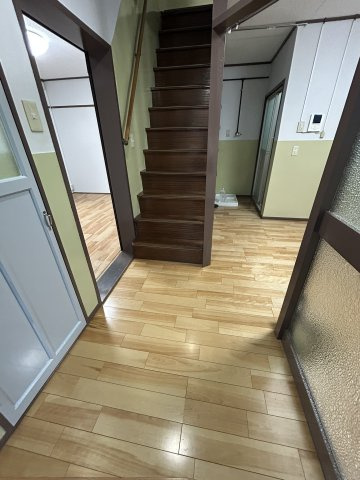 天白区大根町貸家の玄関