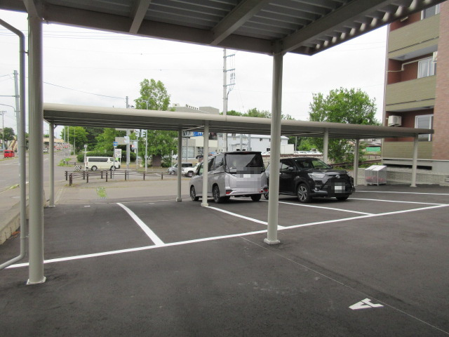 帯広市西十五条南２９丁目のアパートの駐車場