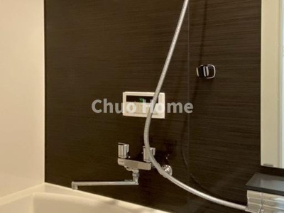 【発電・温水設備】 | 中川ビューハイツ | 【給湯リモコン】外での一日を忘れさせてくれるオートバス機能でお好みの湯量・温度に調整された浴槽。