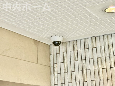 【防犯設備】 | 中川ビューハイツ | 【防犯カメラ】何かあった時の大事な証拠になることももちろんなりますが、防犯というくらいですので大事なのは防犯カメラがあることによって抑止力につながることですよね。