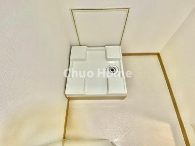 【ランドリースペース】 | 中川ビューハイツ | 【ランドリースペース】担当者がスケールを持ち歩いておりますので、ご見学時には現在お使いの洗濯機などがきちんと収まるかなどもチェックして下さい。見学前に測っておくと非常に便利だと思います。