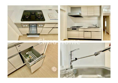 【キッチン】 | 中川ビューハイツ | 【システムキッチン】ワイドで収納豊富な使い勝手の良いシステムキッチンには、食洗器や伸縮タイプのキッチン水栓、三ツ口コンロ・魚焼きグリルなどの便利な設備が標準完備されています。