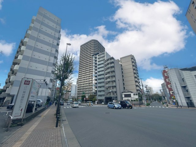 リーデンスタワーの外観|青空に映えるこの雄大な佇まい。
陽当たり、立地、周辺環境など恵まれた好条件となっております。