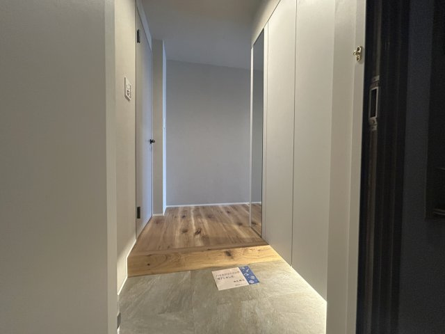 リーデンスタワーの玄関|玄関ホールがスッキリ広々としていると帰る時も出ていく時も気持ちが良い。来客を出迎える玄関が綺麗ならその家の印象が良くなる。
