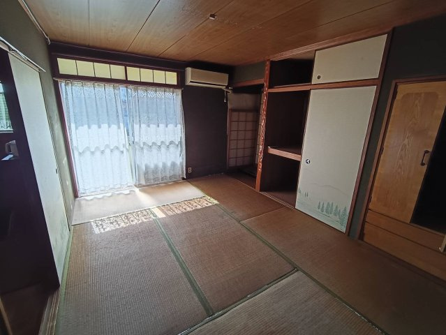 西条市飯岡2565-113の和室