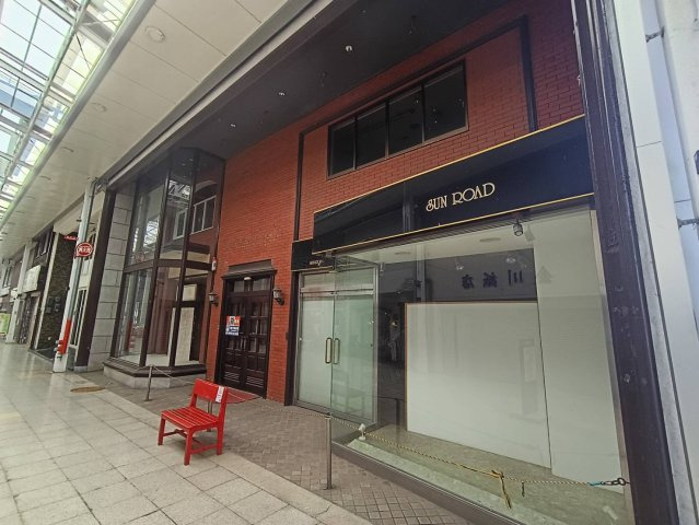 西条市栄町265　店舗・倉庫の外観