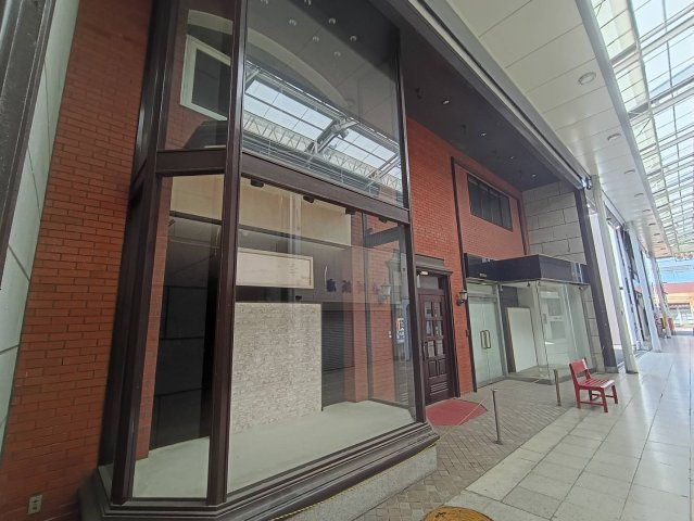 西条市栄町265　店舗・倉庫の外観