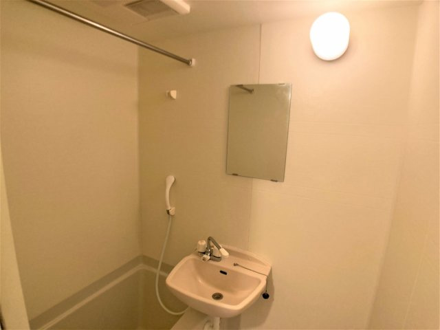 レオパレス中央の浴室|コンパクトで使いやすいお風呂です