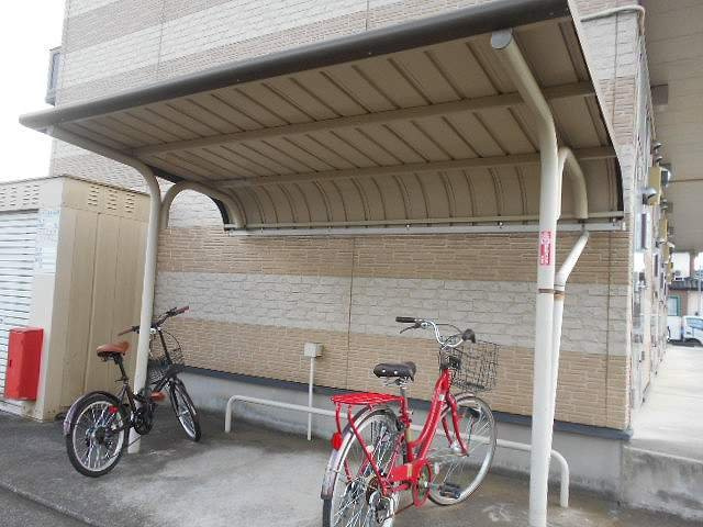 レオパレスやまなみのその他|屋根付き駐輪場です。