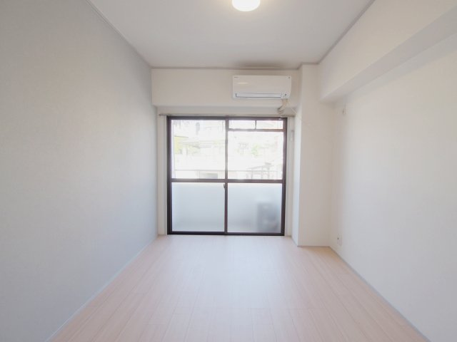 サンシャイン向洋の居間・リビング