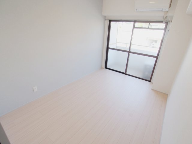 サンシャイン向洋の洋室