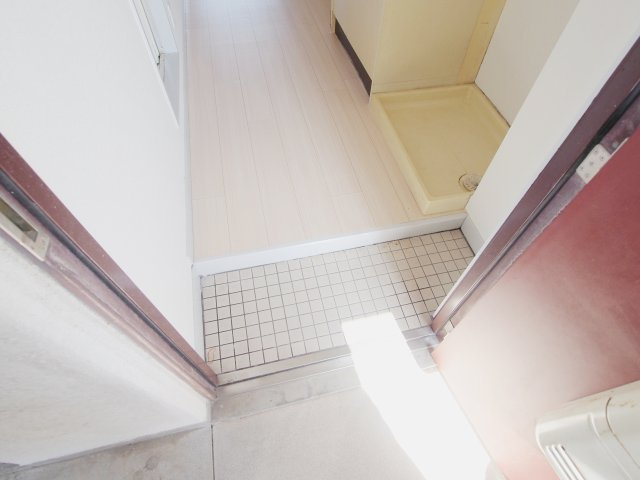 サンシャイン向洋の玄関