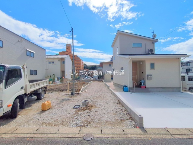 グラファーレ西城2棟の駐車場